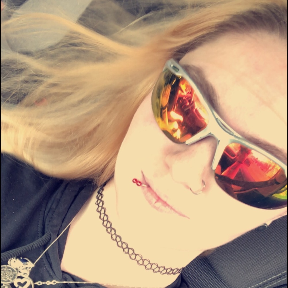 Meet your Posher, Kara